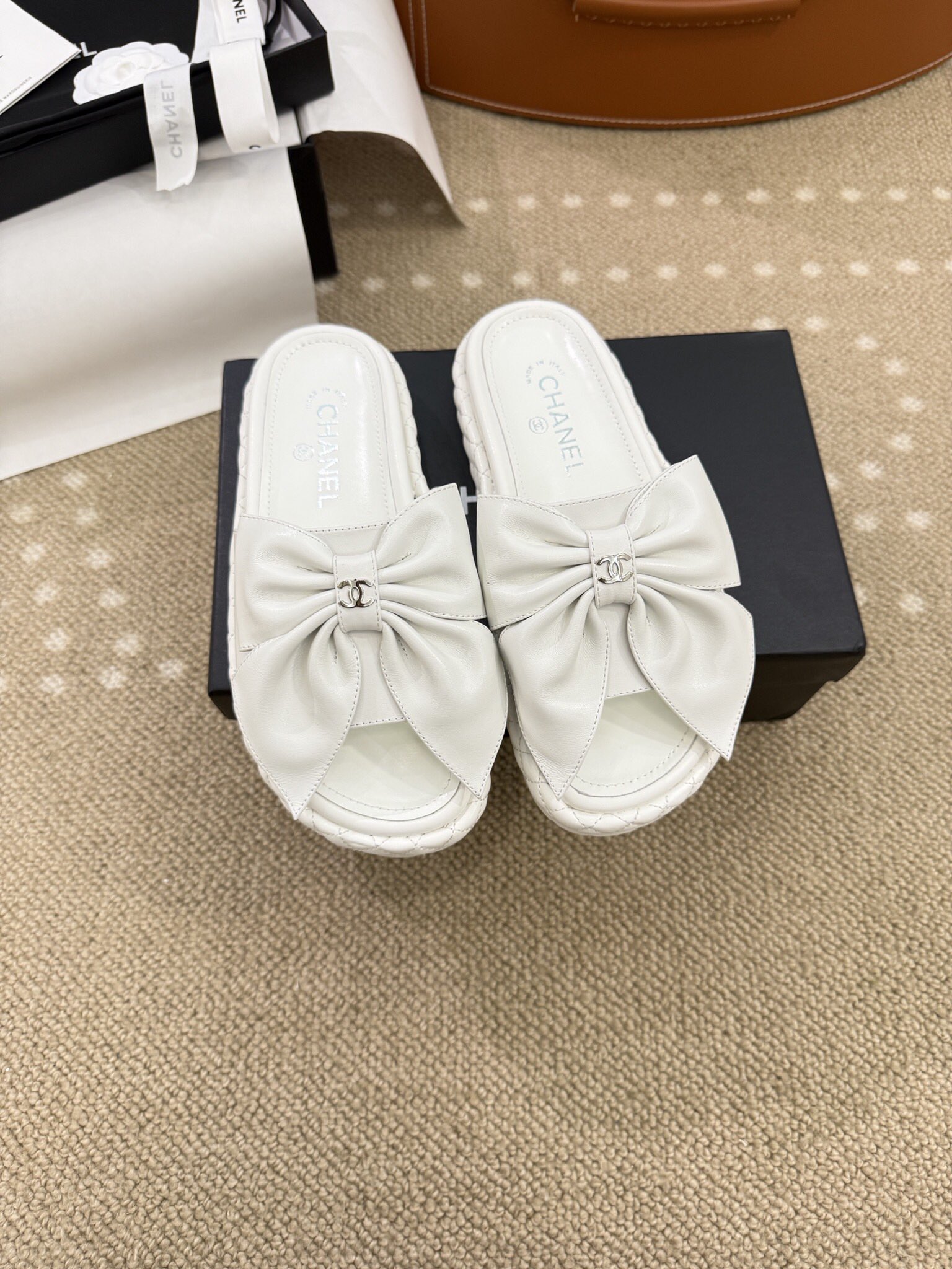 Bagsaaa Ch**el Bow Slide Sandals White