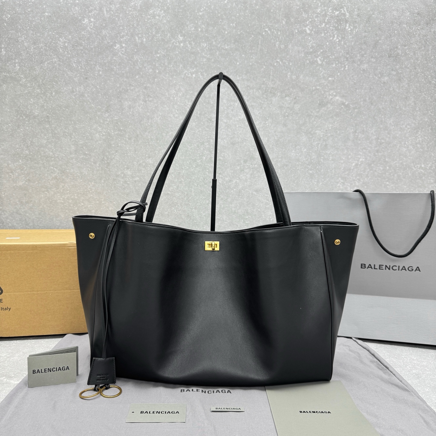 Bagsaaa Ba1en*iaga Rodeo Tote Bag in black smooth calfskin - 47cm