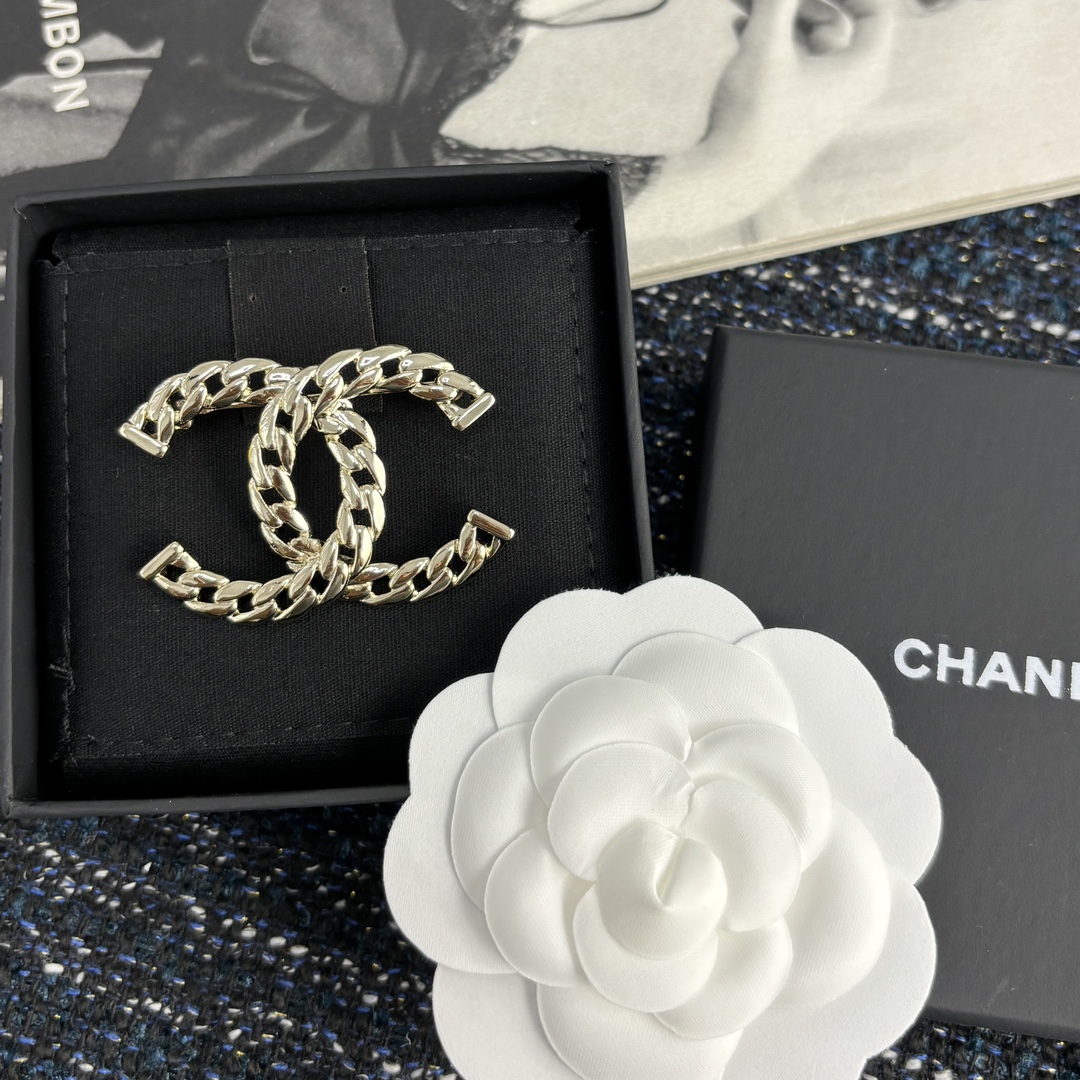 Bagsaaa Ch**el Brooch 01