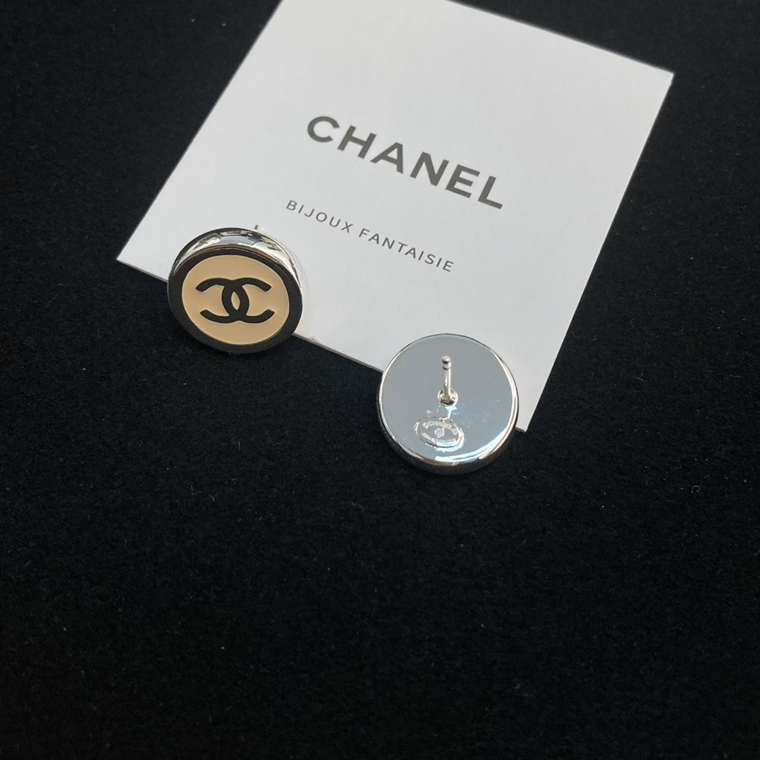 Bagsaaa Ch**el Earrings 19