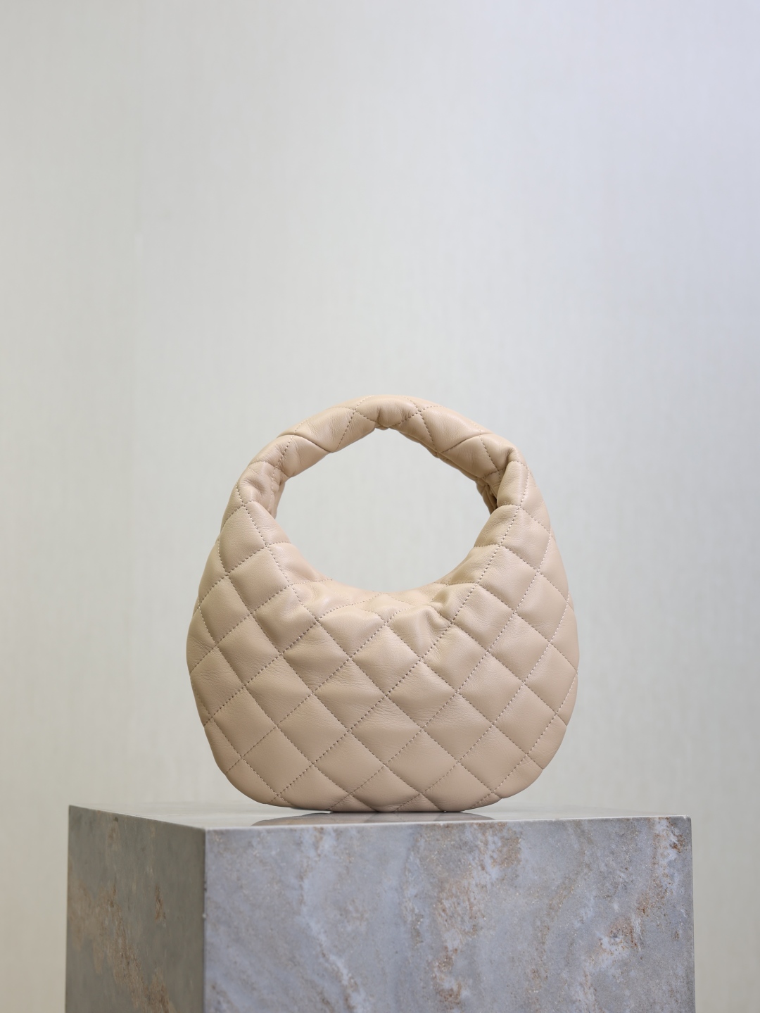 Bagsaaa Y51 ICARINO in quilted nappa 851689 Beige - 17cm