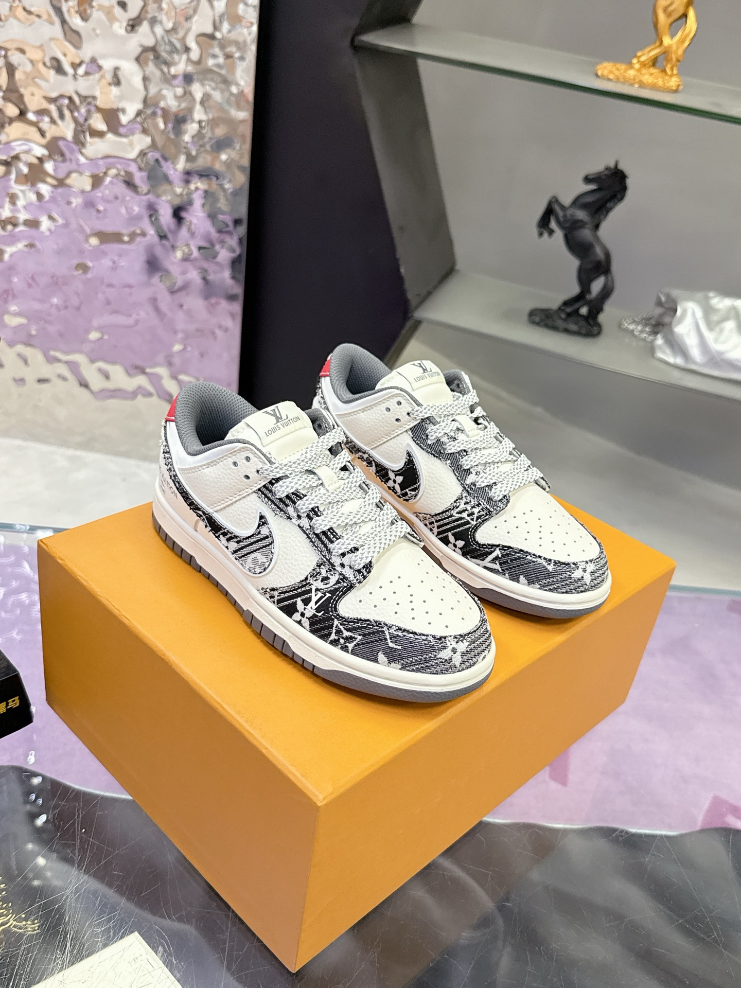 Bagsaaa L0vis Vvtt0n x Nike SB Dunk Low sneakers