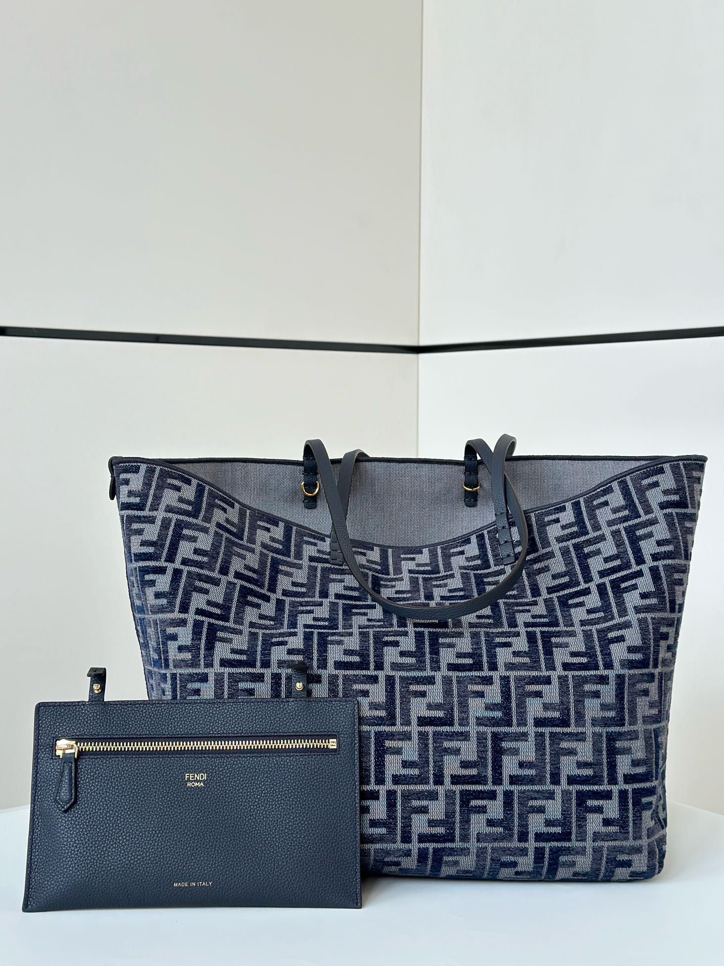 Bagsaaa F**di Roll Large Dark blue denim-effect FF jacquard reversible shopper - 35cm