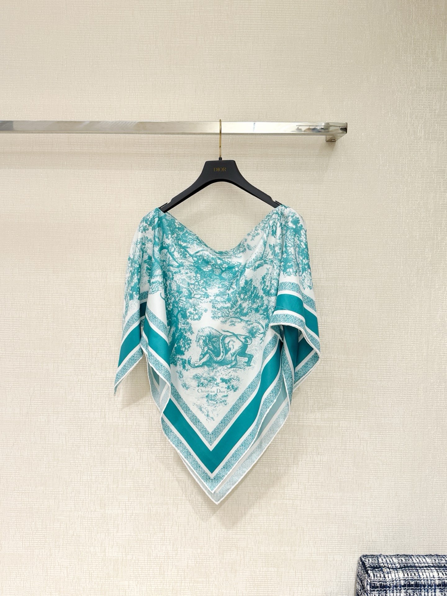 Bagsaaa D10r Toile de Jouy Sauvage D10r Silk Top Ecru and turquoise Silk Twill - 130 x 66 cm