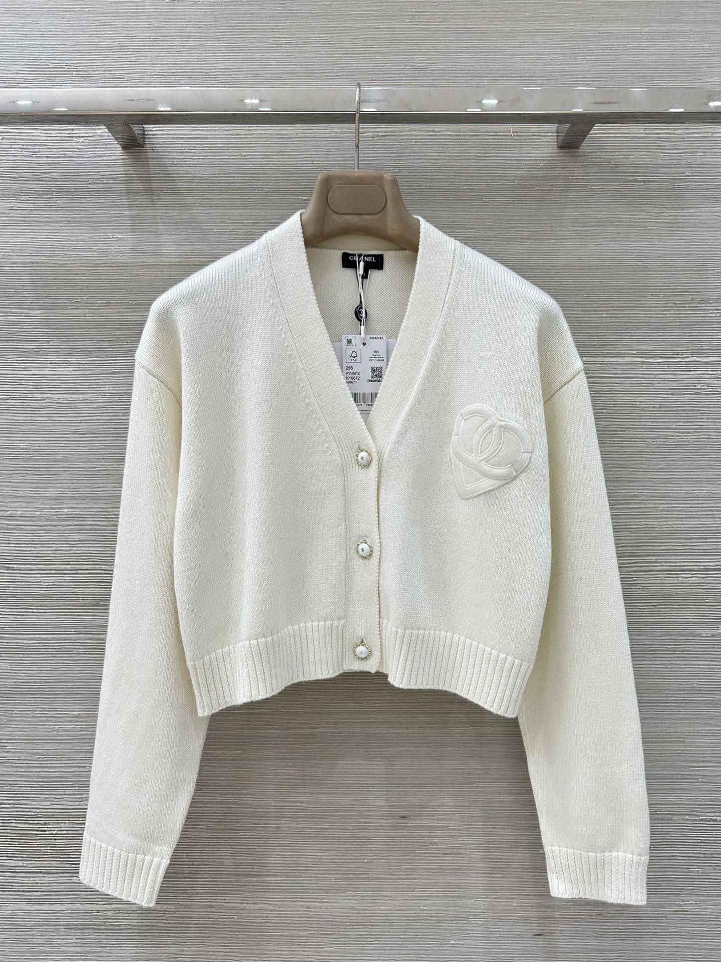 Bagsaaa Ch**el cropped knit cardigan white