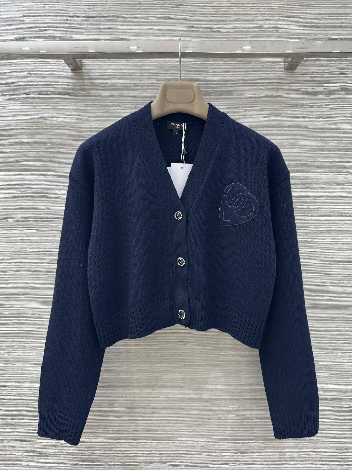 Bagsaaa Ch**el cropped knit cardigan navy blue
