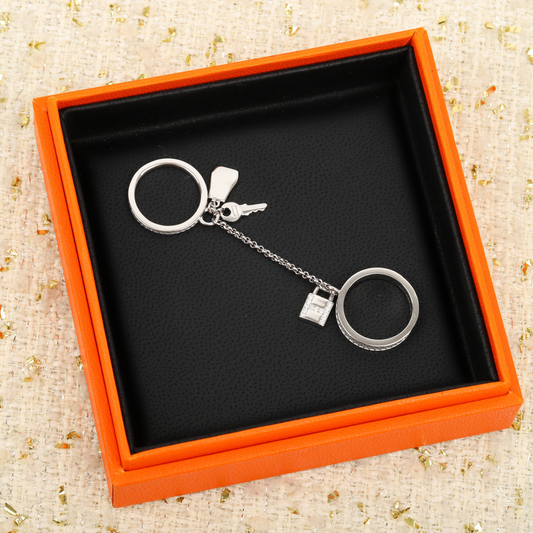Bagsaaa H**me5 Kelly Cadenas double ring silver