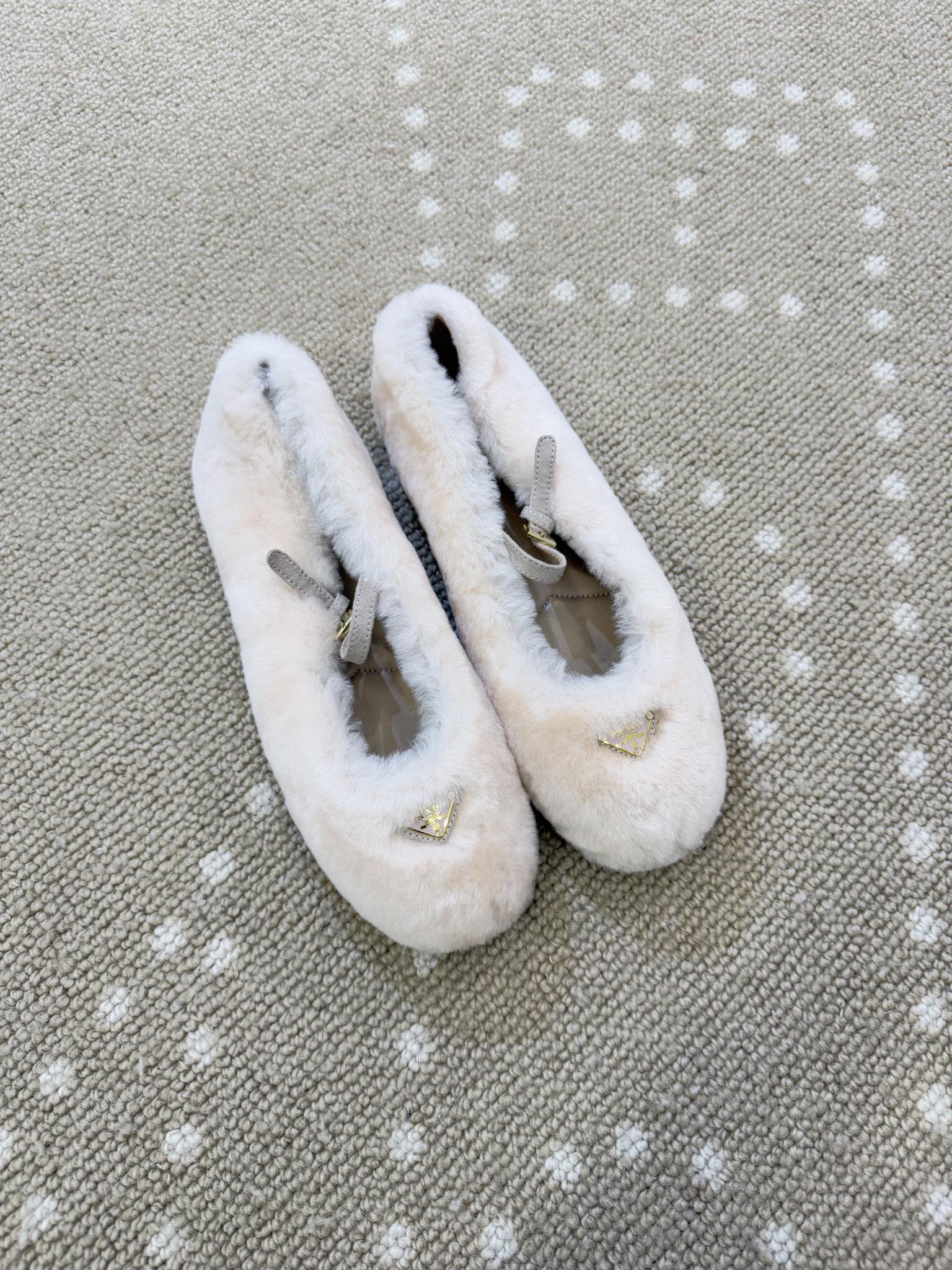 Bagsaaa Pra*a Shearling ballerinas beige