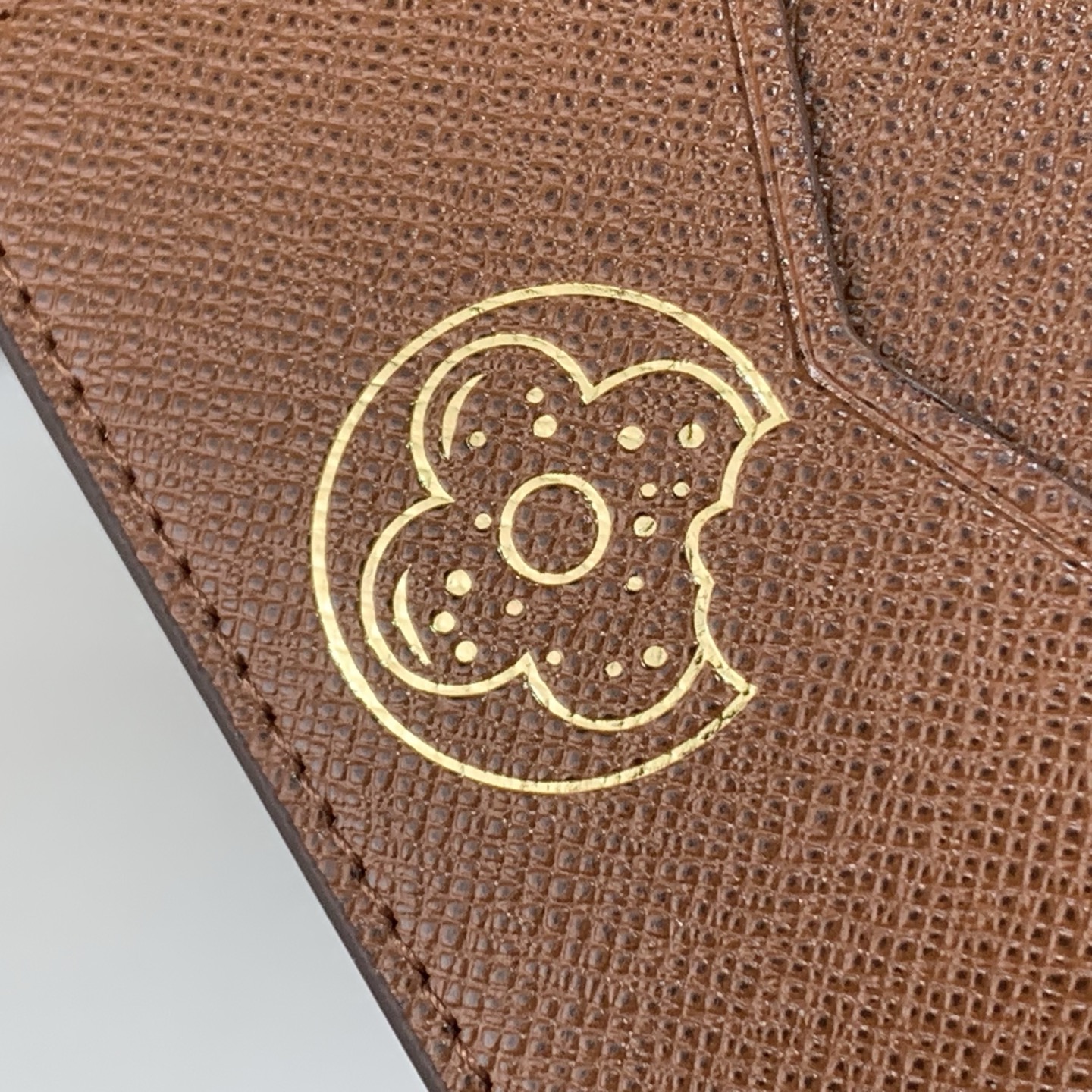 Bagsaaa 2026 Collection LV M28281 Passport Cover Chocolate - 14cm